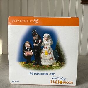 Department 56 A Gravely Haunting 2005 Snow Village Halloween Accessory 55270 New